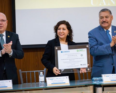 La Licenciatura en Enfermería de la Máxima Casa de Estudios del Estado fue reacreditada nacional e internacionalmente por su calidad, pertinencia y enfoque innovador.