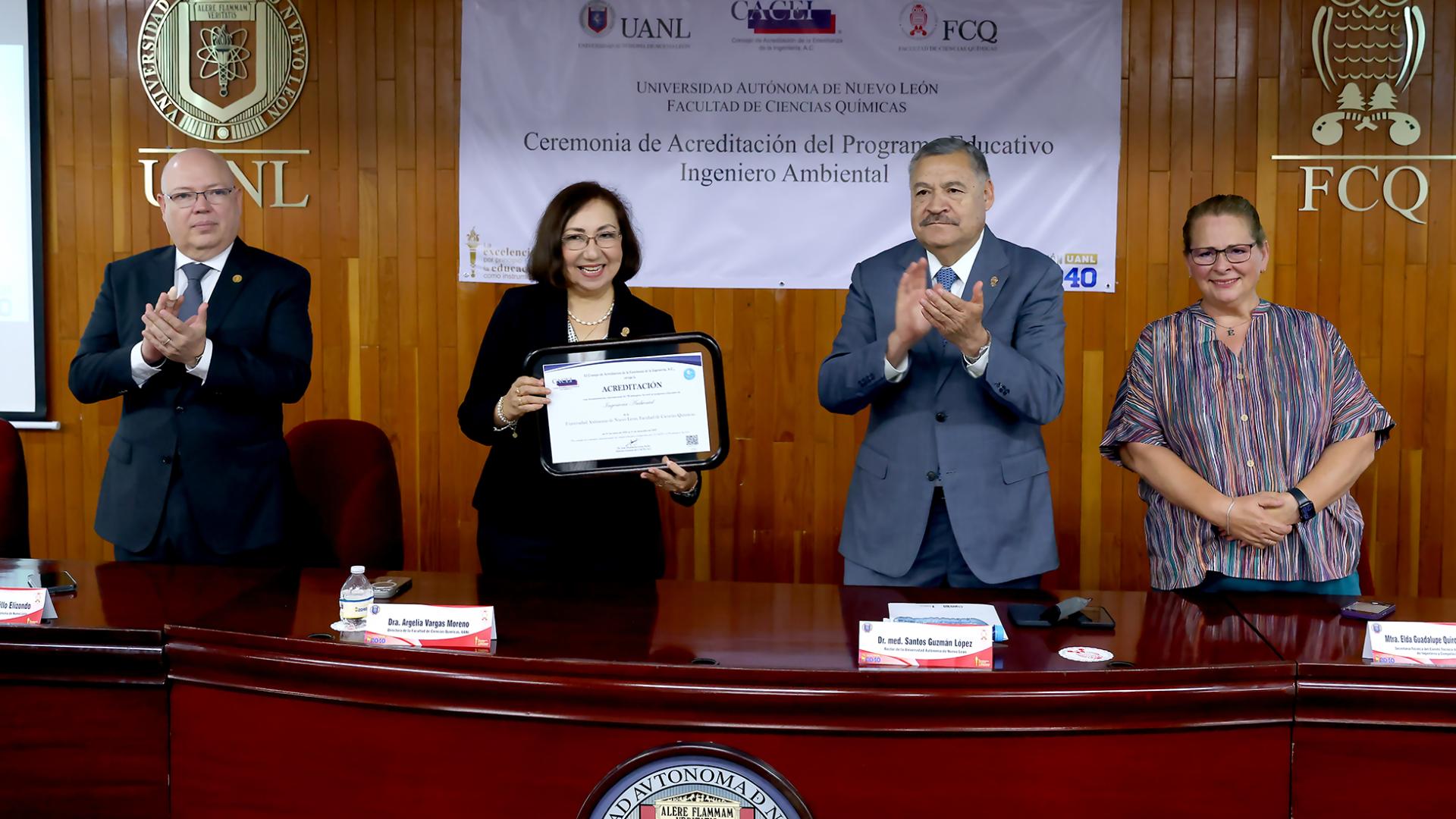 La Licenciatura en Ingeniería Ambiental de la UANL recibió la acreditación internacional del CACEI, consolidando el compromiso institucional con la calidad educativa, la mejora continua y la formación de profesionistas con impacto global.