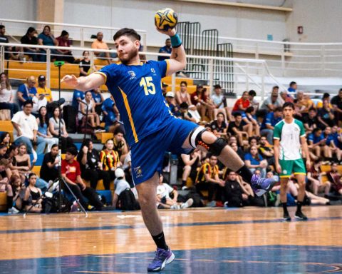 Los equipos varonil y femenil de handball lograron su primer título en los campeonatos organizados por la ANUIES que se celebraron en la duela del Polideportivo Tigres.