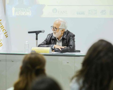 Javier Garciadiego expuso en conferencia la relación que tuvo Alfonso Reyes con la cocina en el cumplimiento de sus funciones diplomáticas por el mundo.