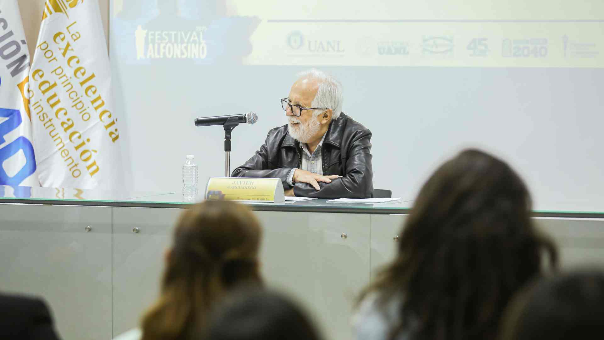 Javier Garciadiego expuso en conferencia la relación que tuvo Alfonso Reyes con la cocina en el cumplimiento de sus funciones diplomáticas por el mundo.