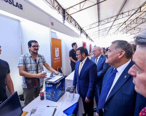 En el evento realizado en la Explanada de Rectoría el 12 de mayo se ofrecieron más de 2 mil vacantes en las ramas de la industria, medicina, educación, ingeniería, sector energético, diseño, emprendimiento, entre otras.