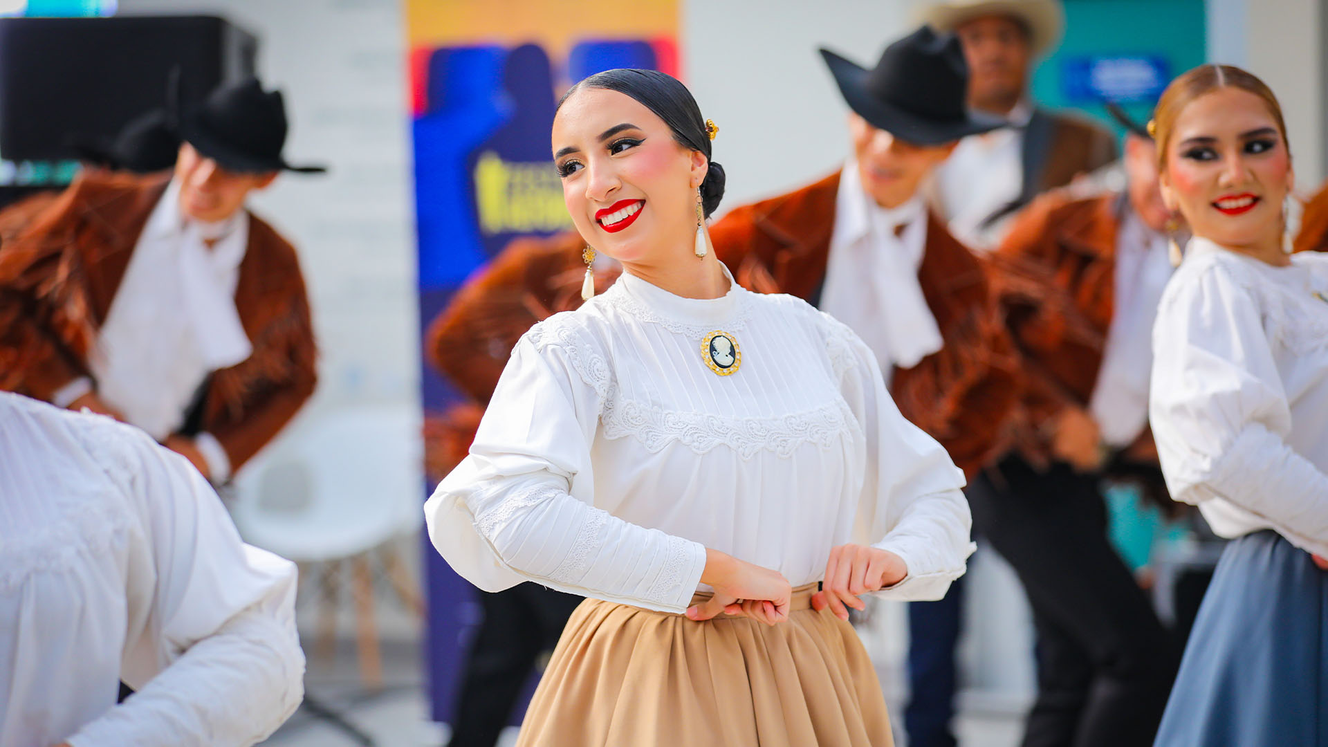 El CEIIDA es sede de la exposición Guenda biaana, que se realiza a beneficio de la escuela de arte que la Universidad Autónoma Benito Juárez de Oaxaca instalará en Juchitán de Zaragoza.