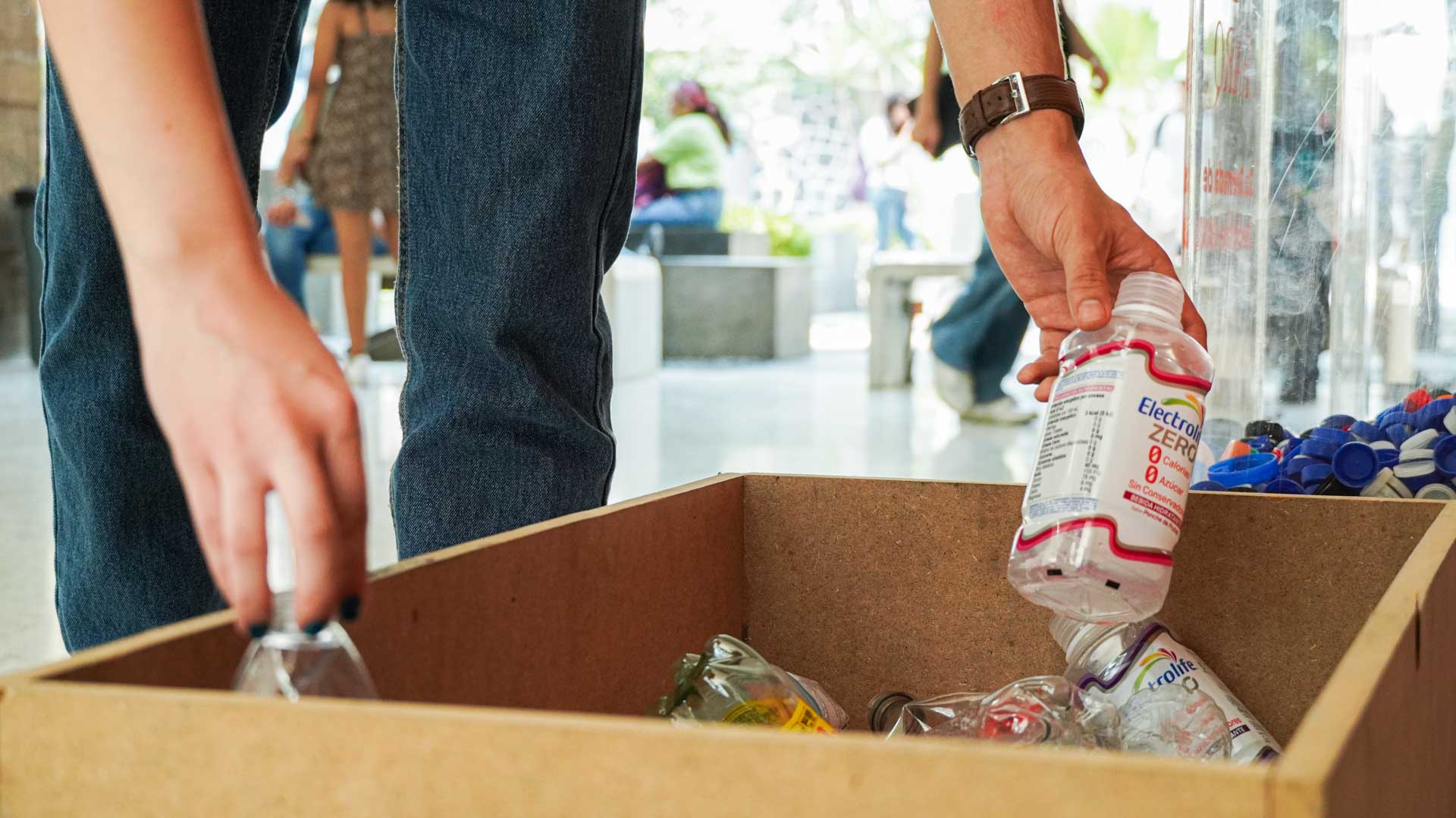 La jornada, realizada en colaboración con la Secretaría de Sustentabilidad y SIMEPRODE, busca involucrar a la comunidad universitaria en prácticas responsables de manejo de residuos.