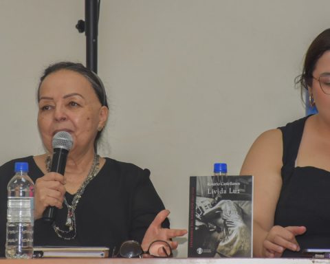 En el marco del centenario del nacimiento de la escritora mexicana, la Facultad de Filosofía y Letras presentó “Lívida Luz”, obra que pone al descubierto una voz filosófica y feminista.