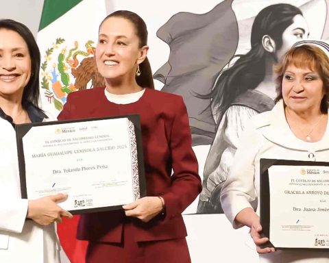 Yolanda Flores Peña recibió el reconocimiento “María Guadalupe Cerisola Salcido” de manos de la presidenta Claudia Sheinbaum por sus méritos académicos sobresalientes, su aportación social y su excelente vocación de servicio.